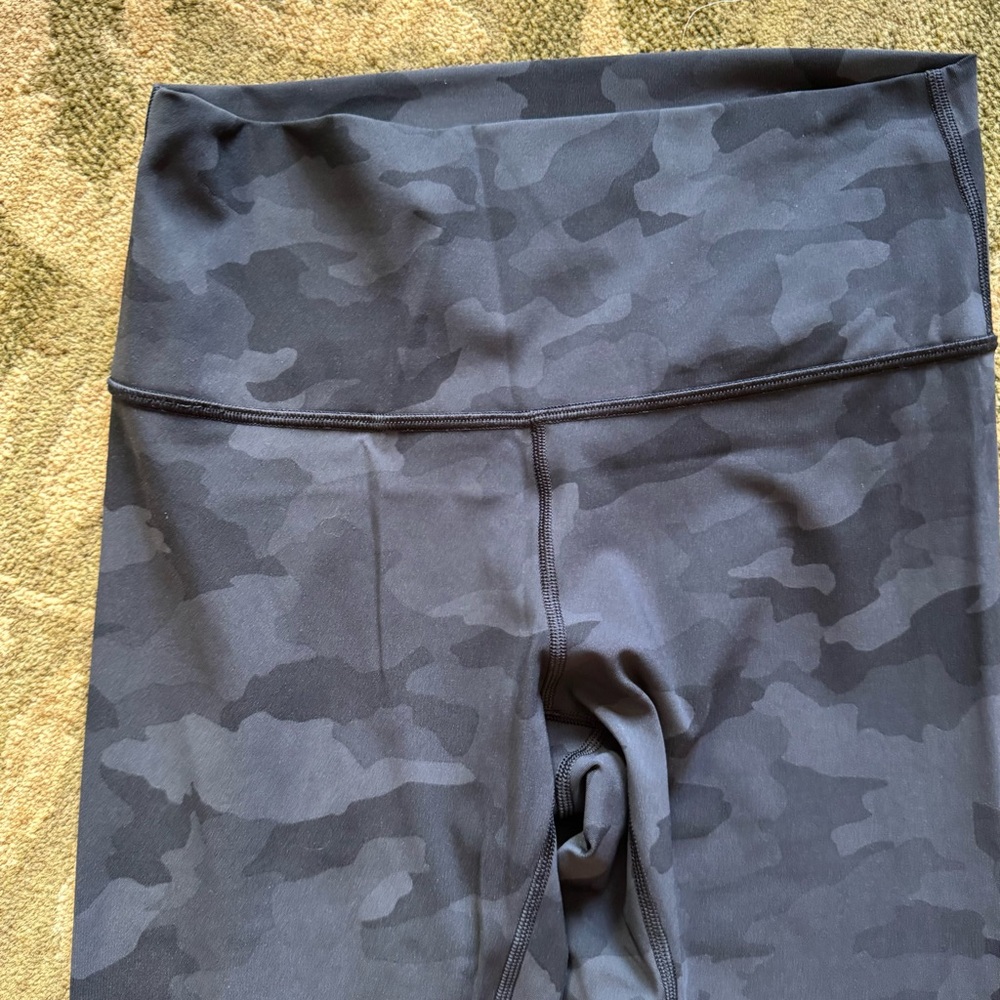 Lululemon Camo High-Rise Leggings - Picture 8 of 11
